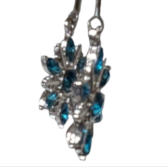 Turquoise Blue Snowflake Dangle Earrings Christmas Holidays NEW A-015 - Picture 4 of 4